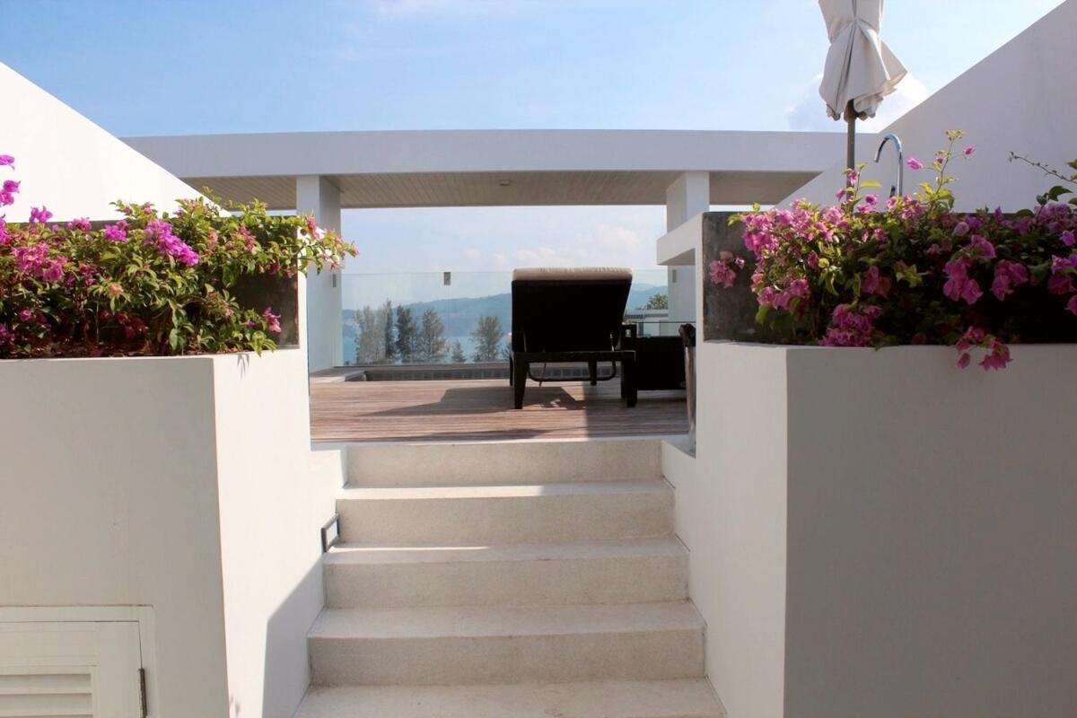 Apartment Sea View With Private Terrace & Pool