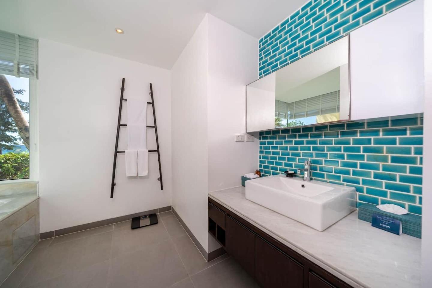 Beachfront - 2 Bedroom At Paradox Apartment *