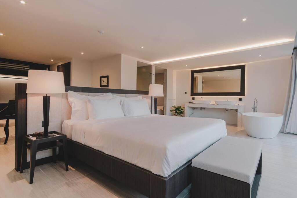 Elwood Phuket By Monthstayz Thailand Villa Ban Saiyuan