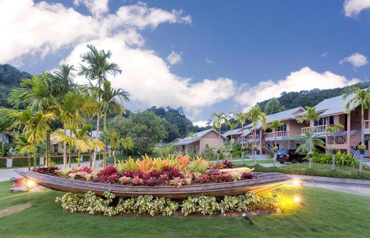 17 - Tropical Pool Phuket