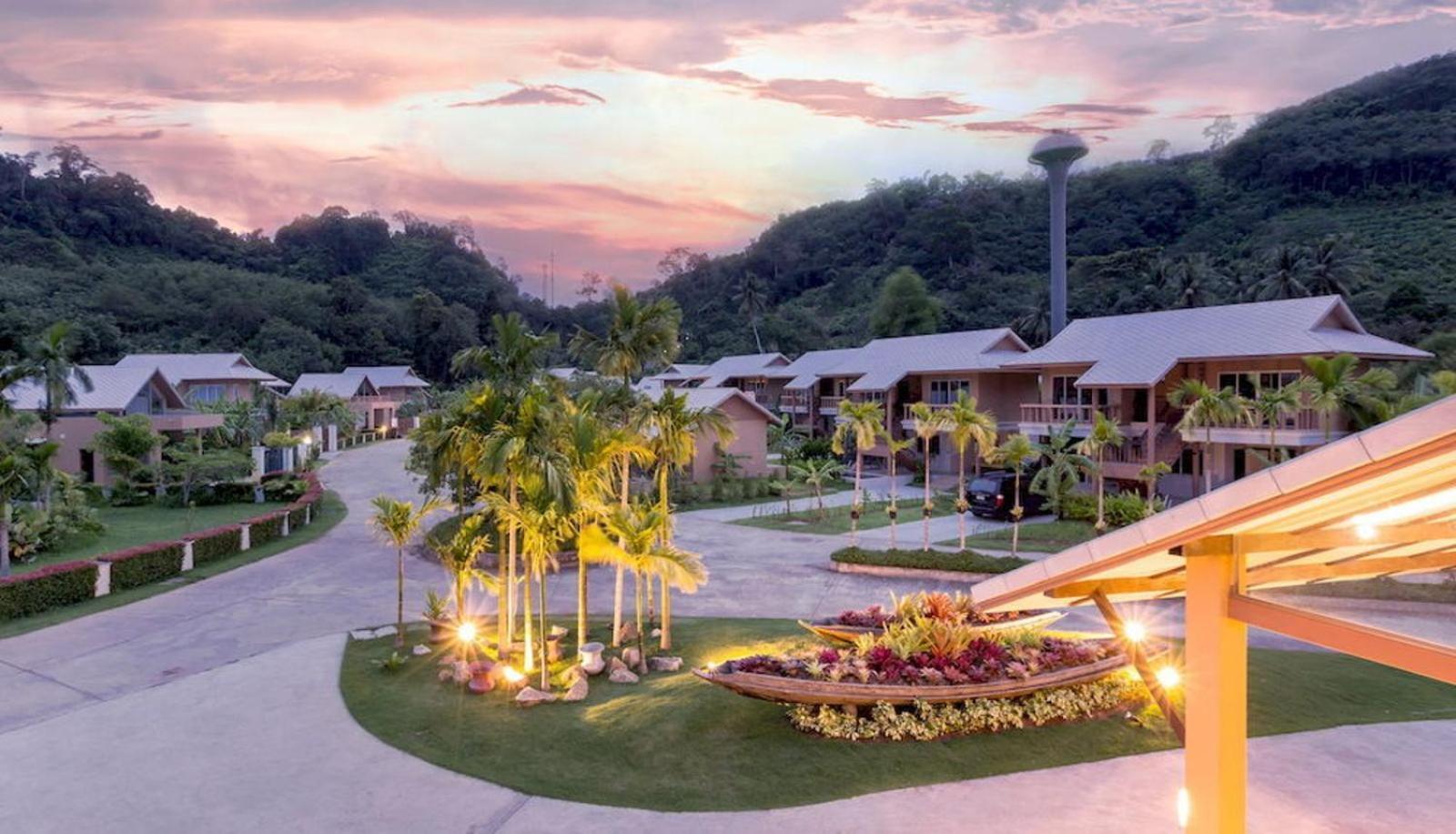 17 - Tropical Pool Phuket