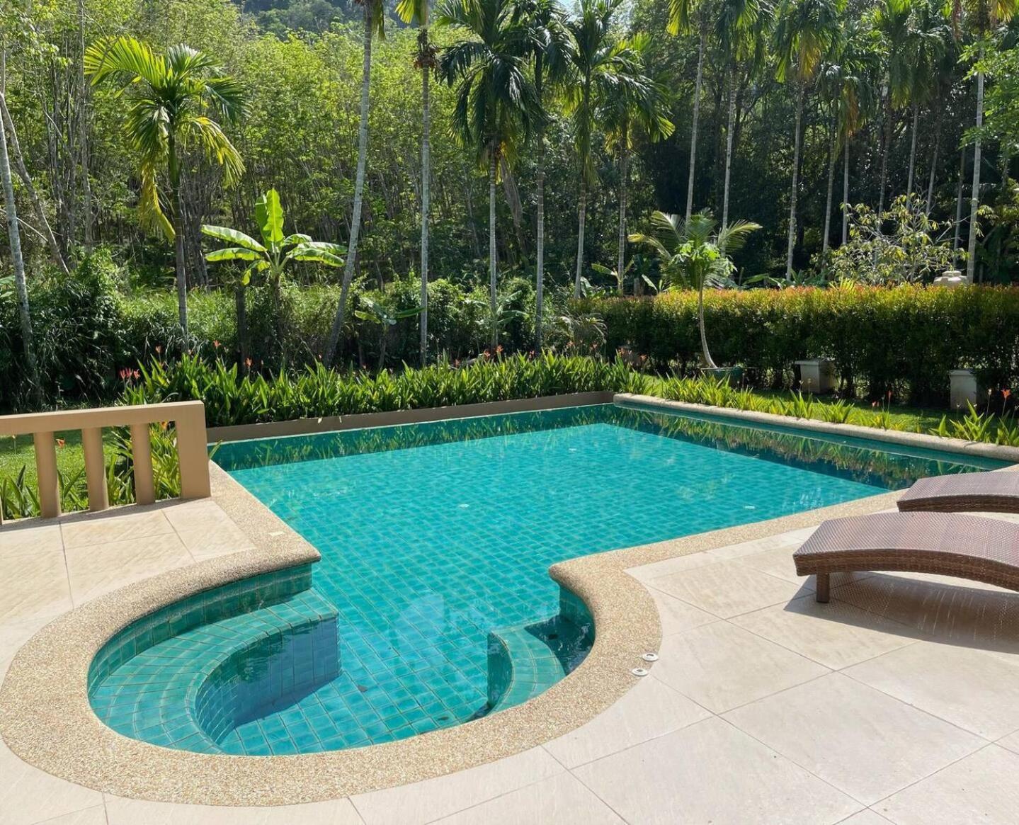 17 - Tropical Pool Holiday home