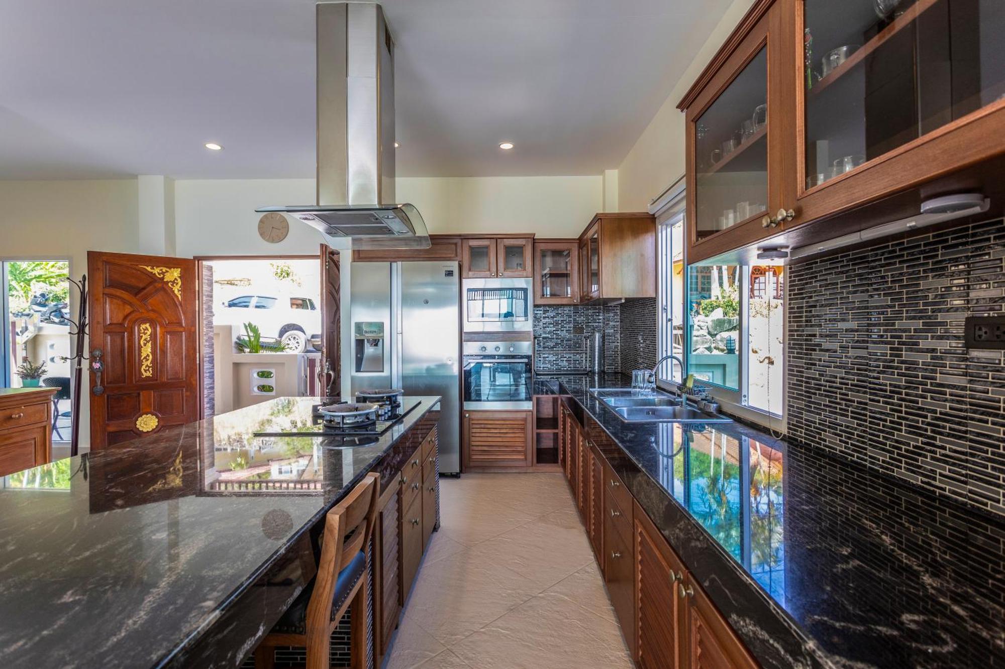 Villa Bliss: 4 Bedroom Haven *