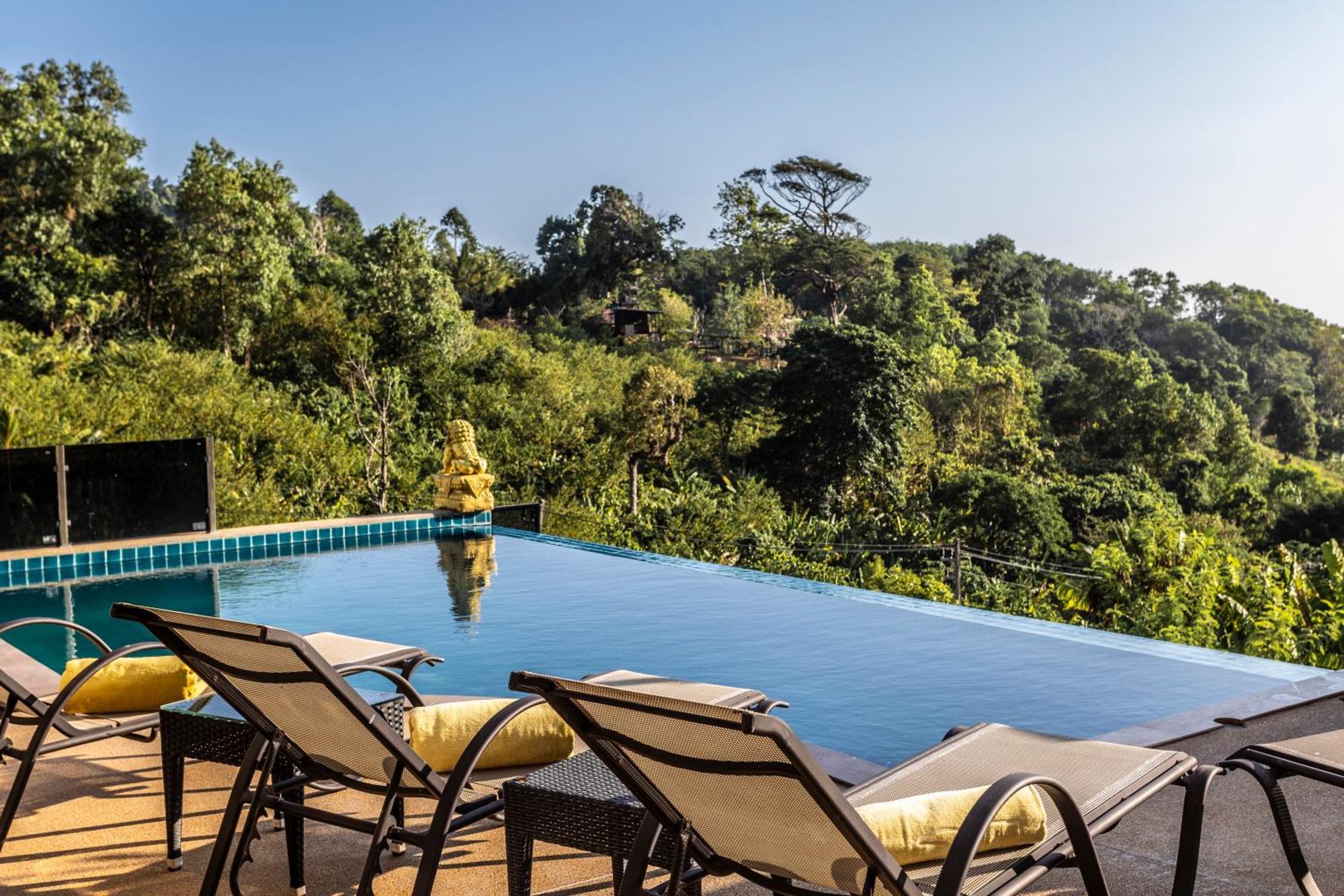 Bliss: 4 Bedroom Haven *