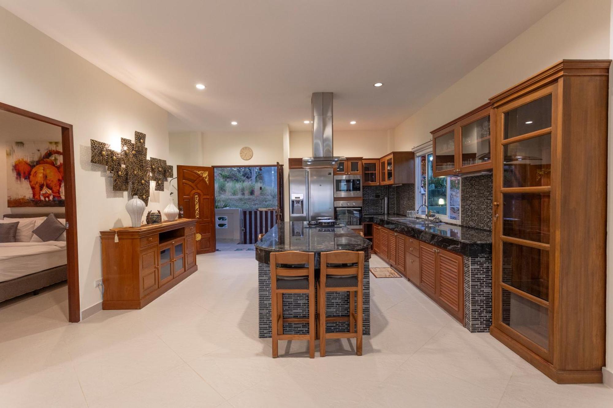 Villa Bliss: 4 Bedroom Haven