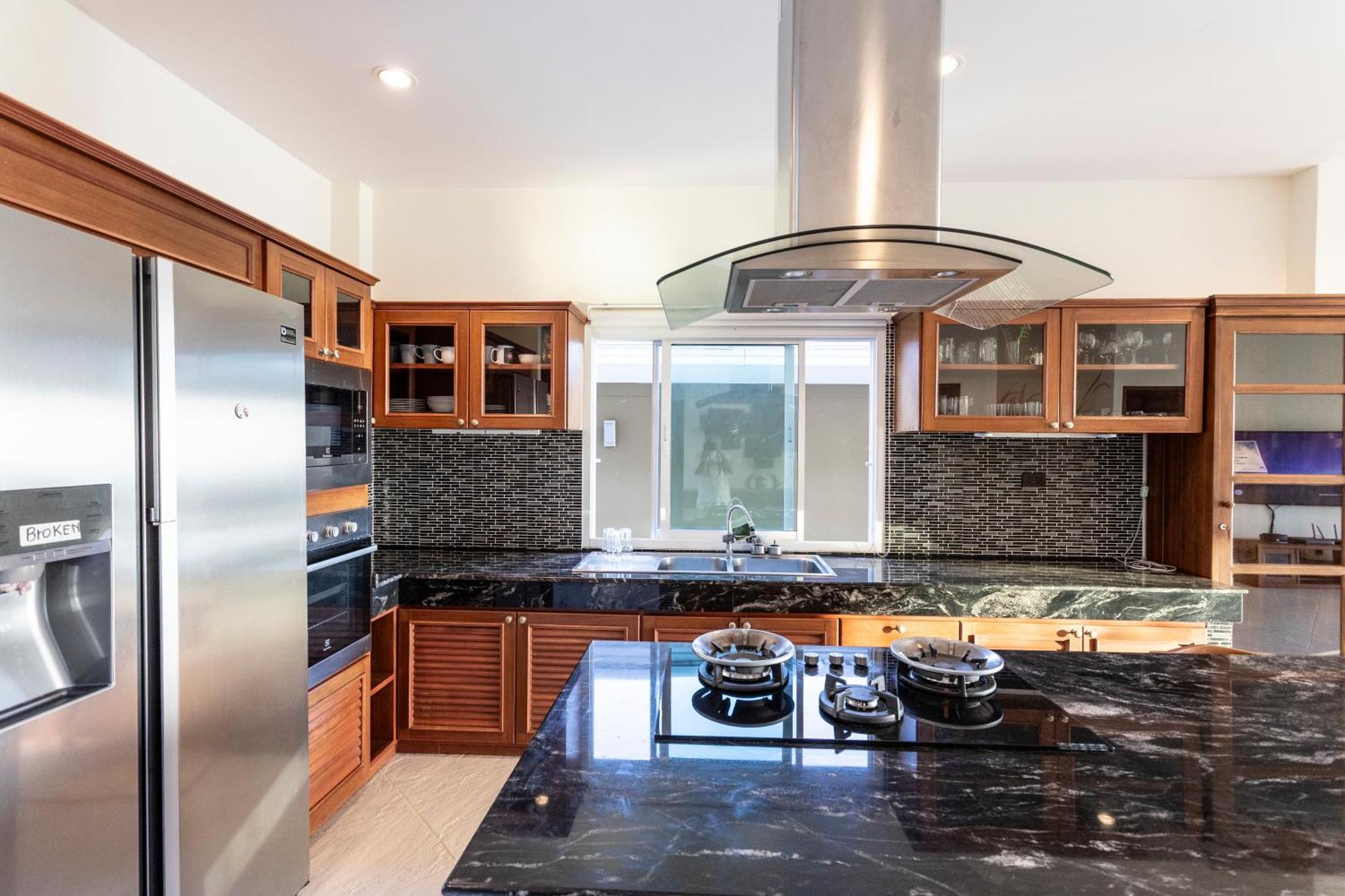 Villa Bliss: 4 Bedroom Haven *