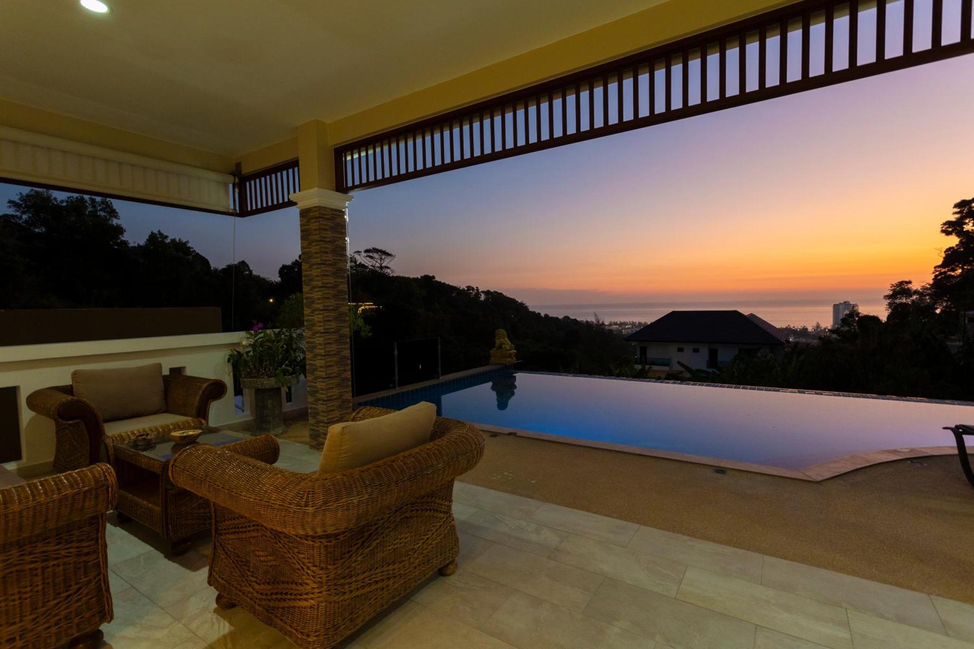 Villa Bliss: 4 Bedroom Haven Karon