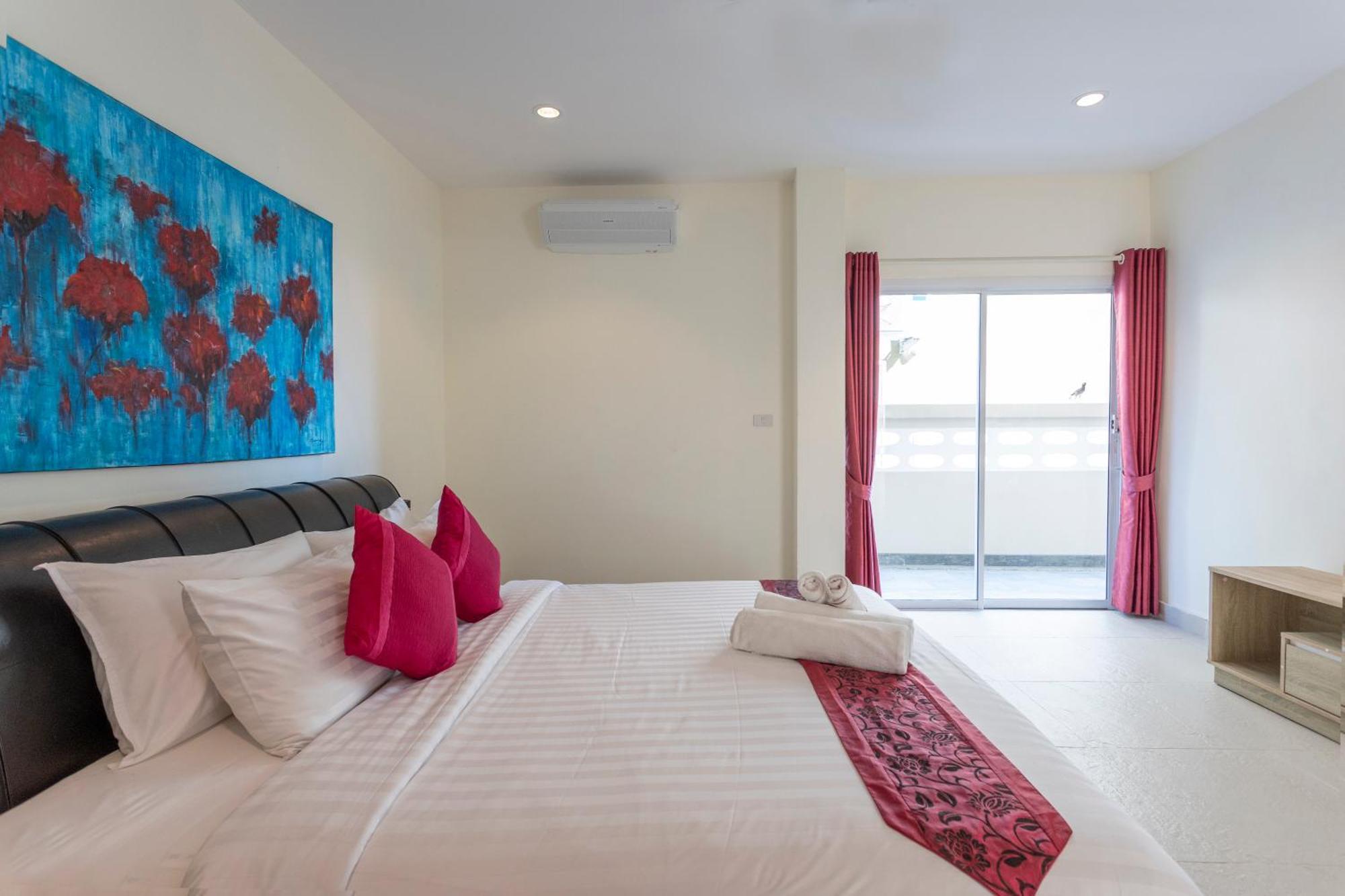 Villa Bliss: 4 Bedroom Haven Karon