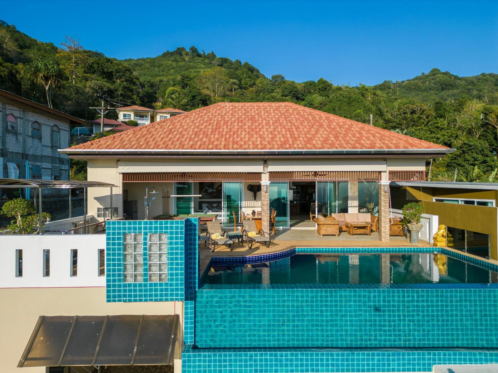 Villa Bliss: 4 Bedroom Haven