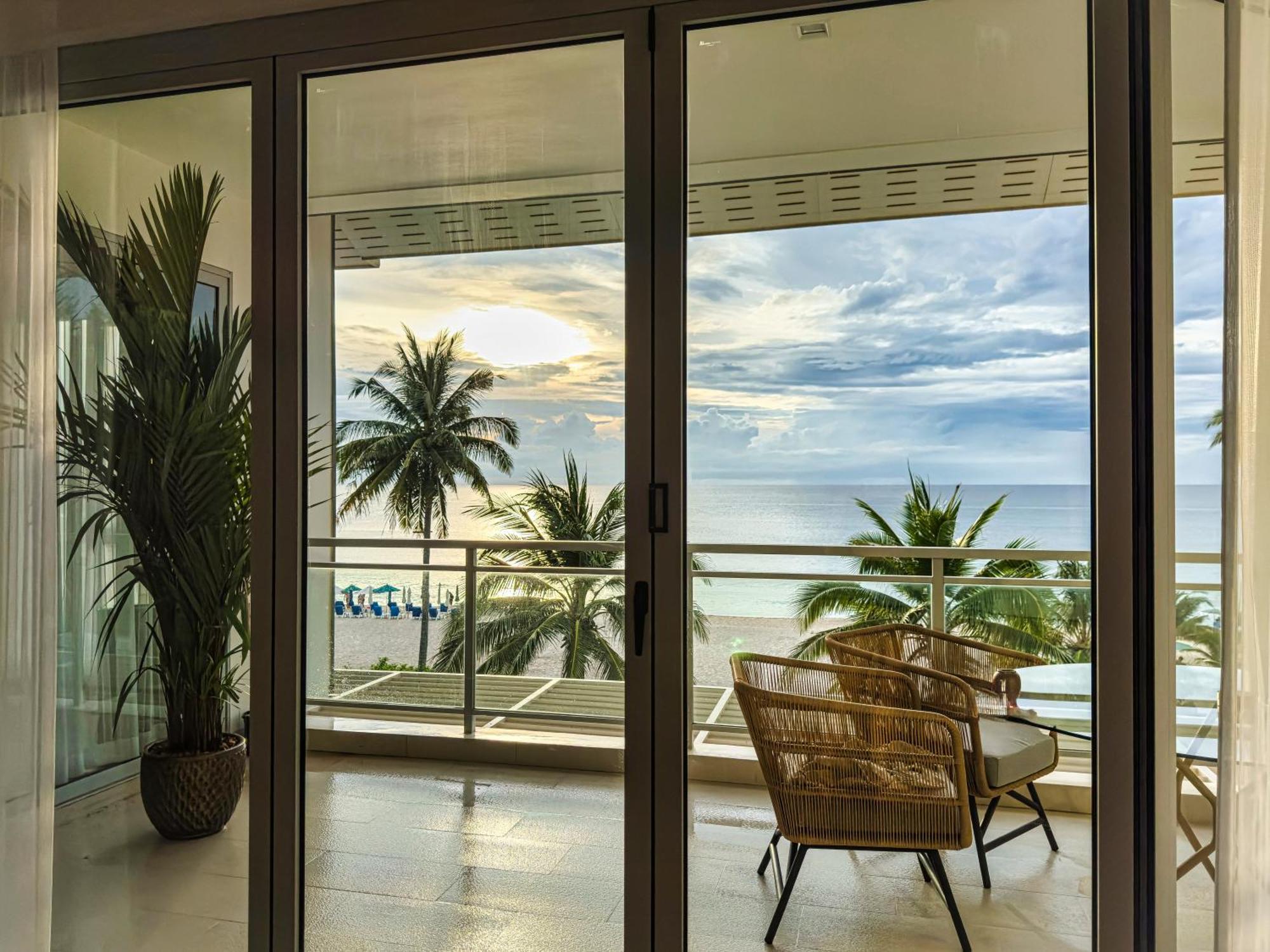 Angsana Beachfront Residense Apartment Thalang
