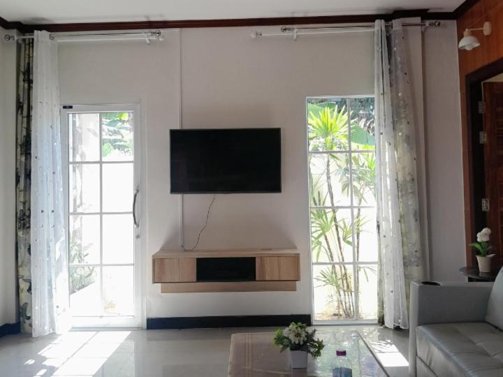 3br Near Laguna Villa