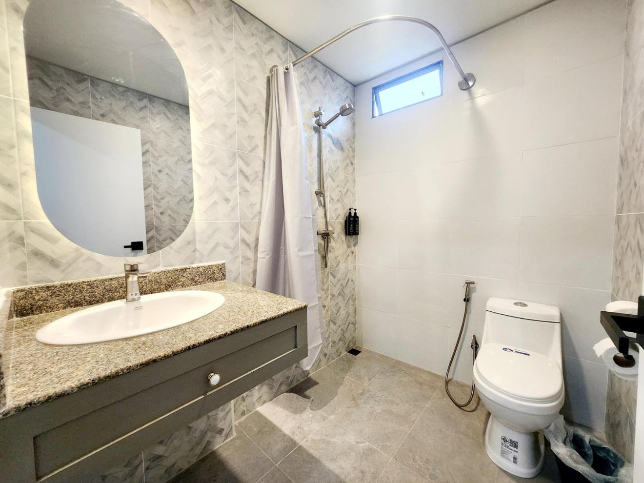 Seatel Phuket, Hotel
