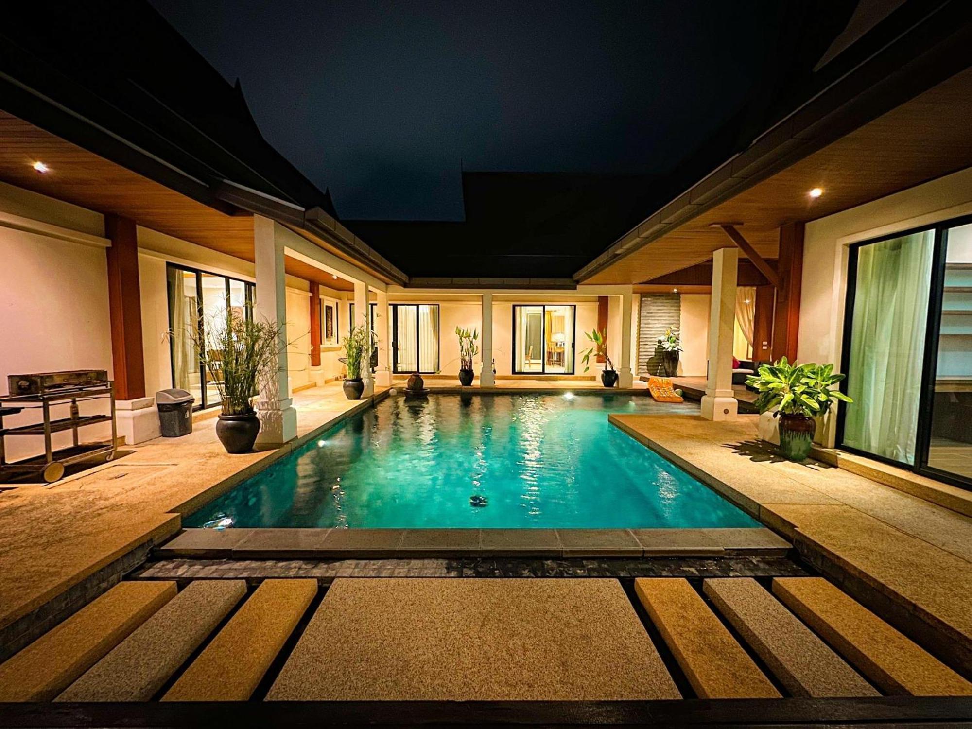 Champagne Pool Villa *