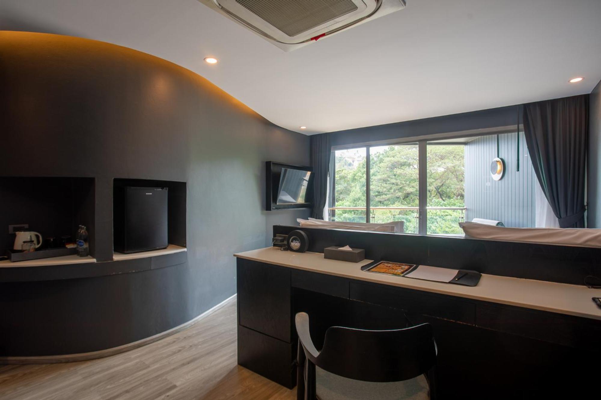 Hotel Tide Phuket Beachfront 5*