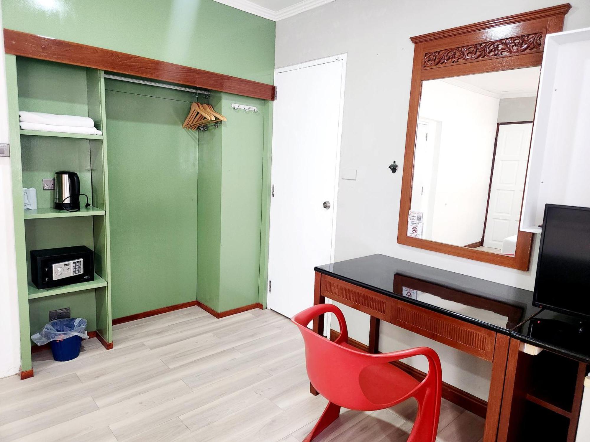 Seatel Phuket, 2*