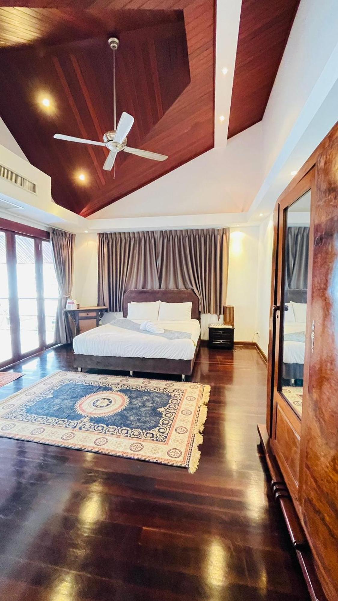 Talay Naiharn Hotel Rawai