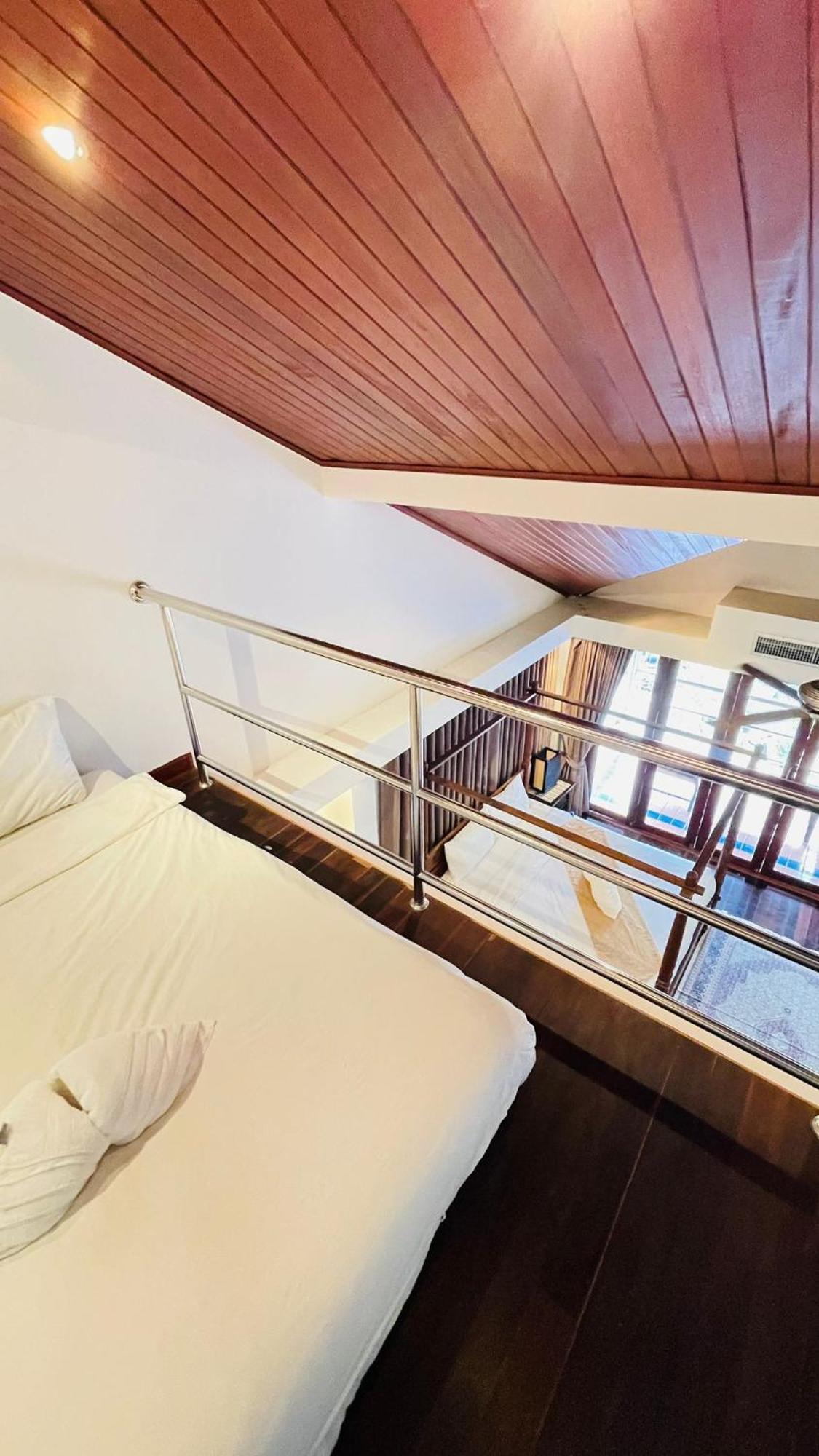 Talay Naiharn Hotel Rawai