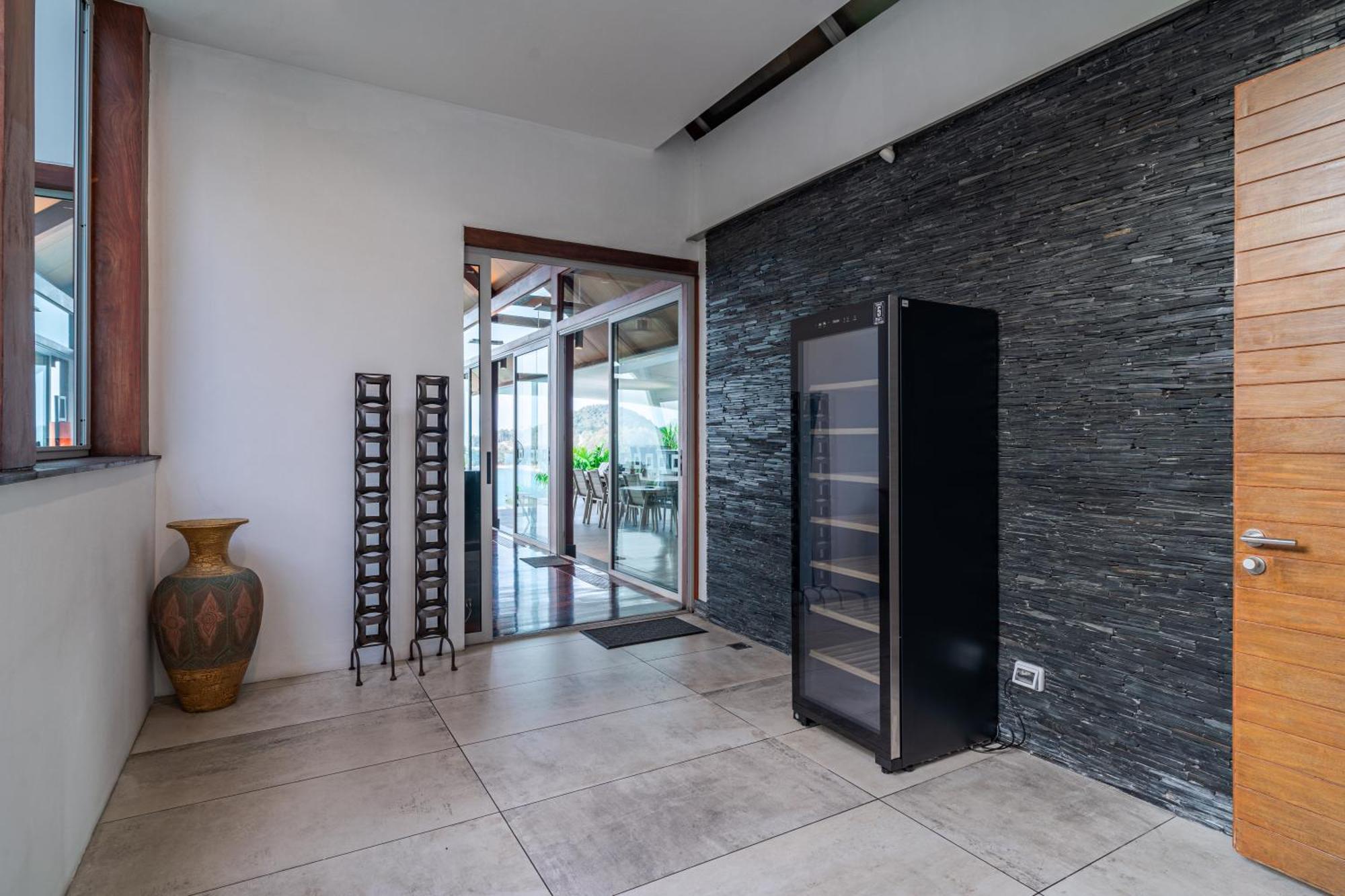 Villa Oceanfront With Ocean And Views