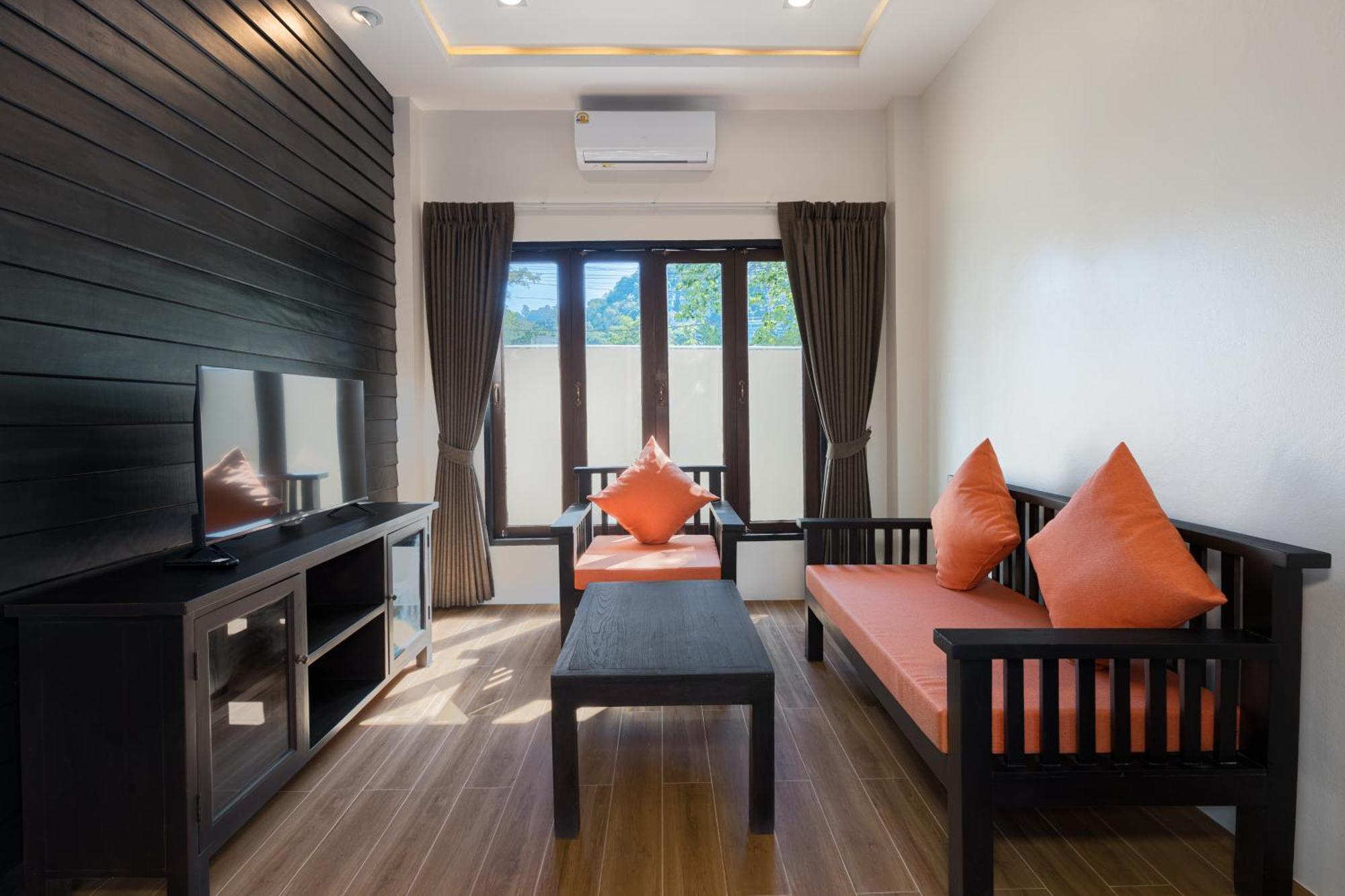 Resort Blue Palm