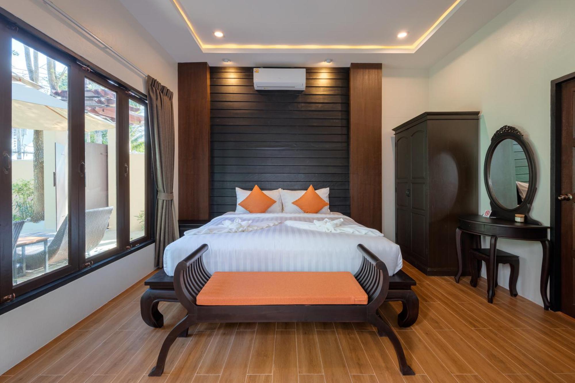 Resort Blue Palm