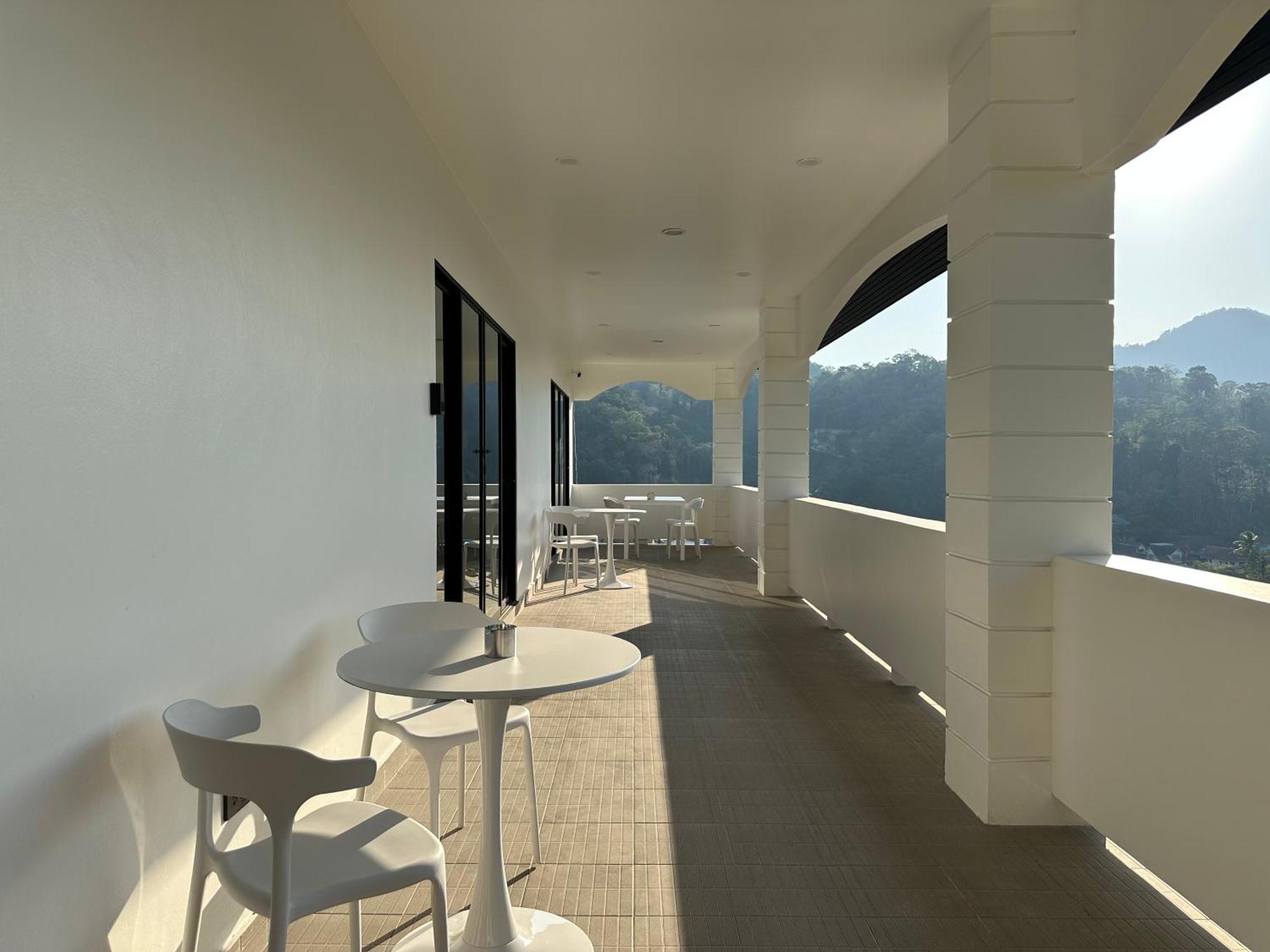 Sea View 3br 2nd Floor Apartment Kamala Beach