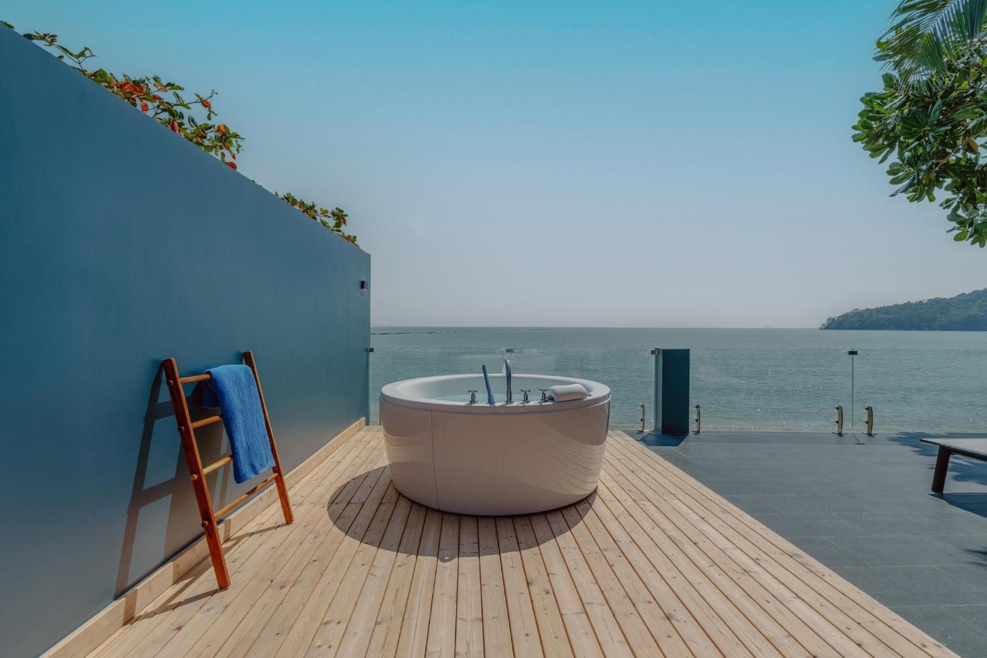 Hotel Tide Phuket Beachfront Hotel 5*
