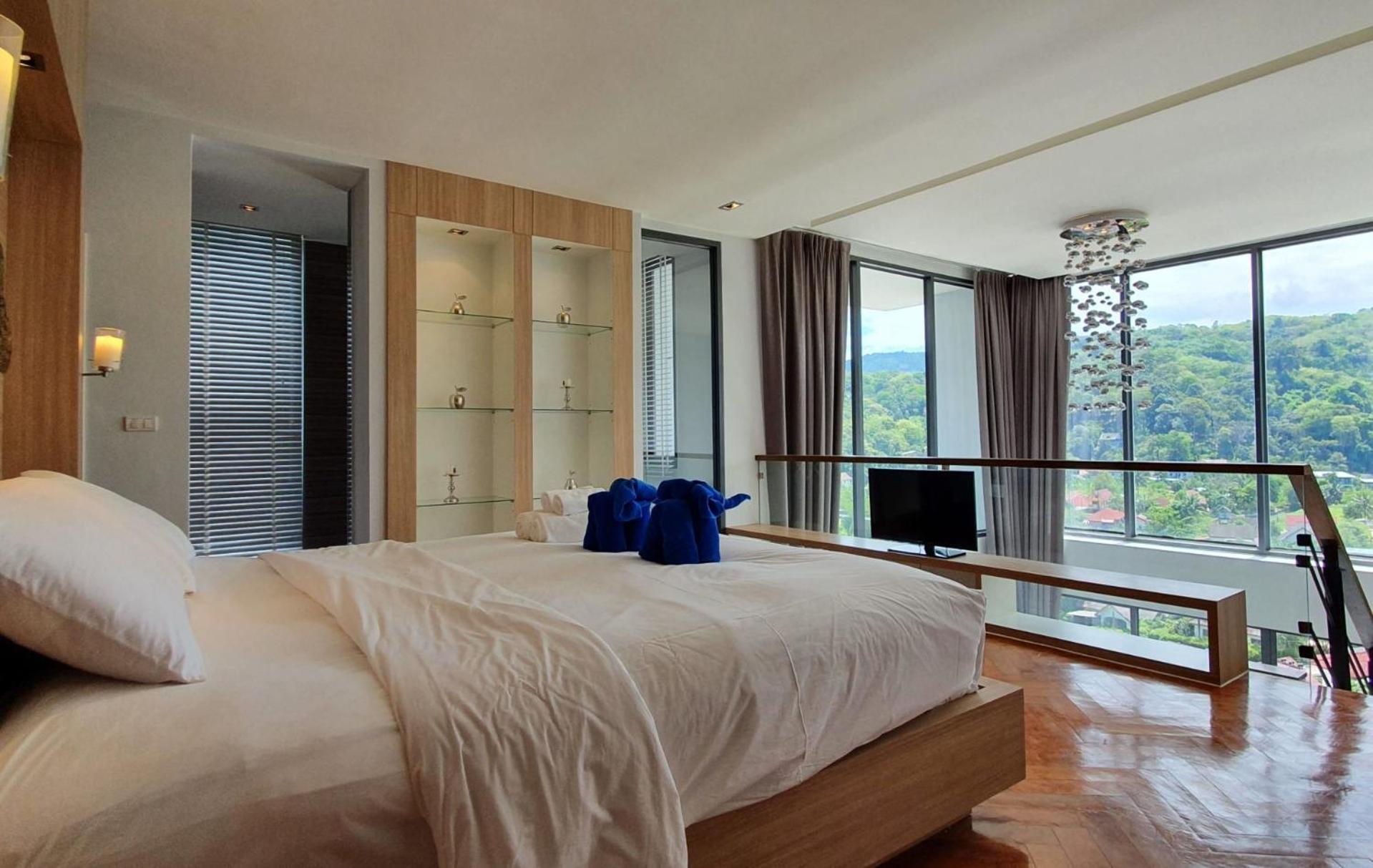 Stylish Penthouse With Panoramic Views At Icon Park