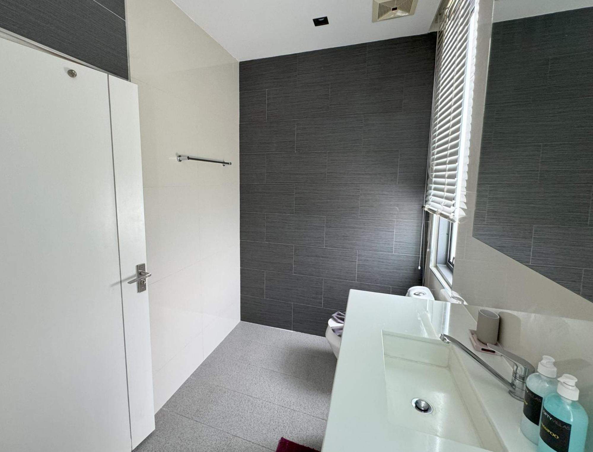 Stylish Penthouse With Panoramic Views At Icon Park Apartment
