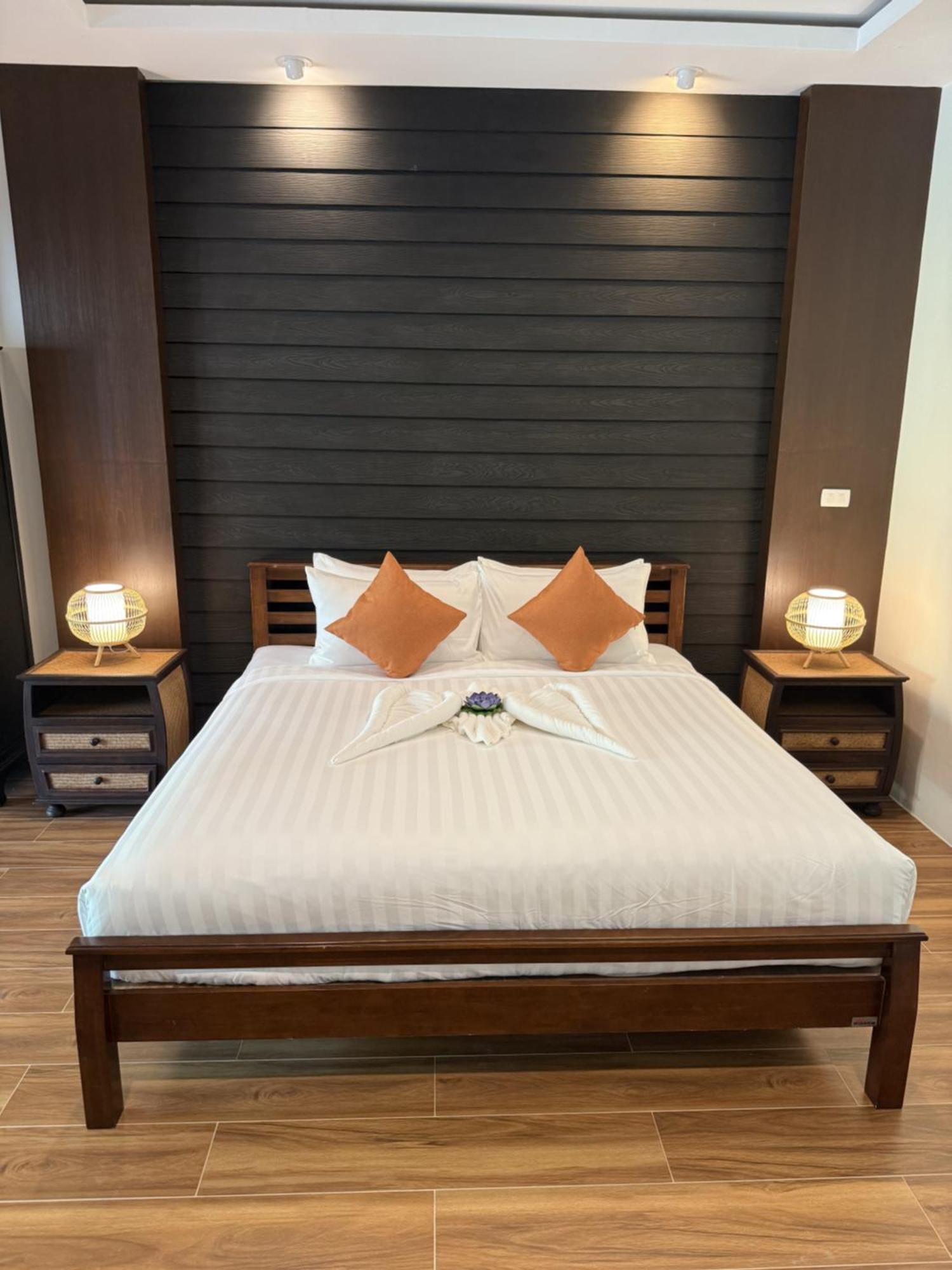 Resort Blue Palm