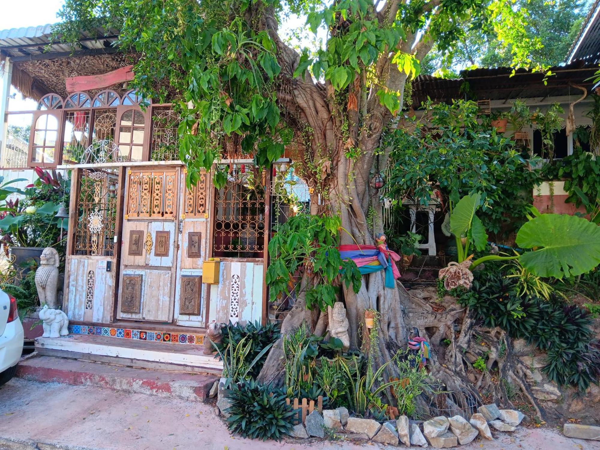 Baan Sikhao Yanui Guest house