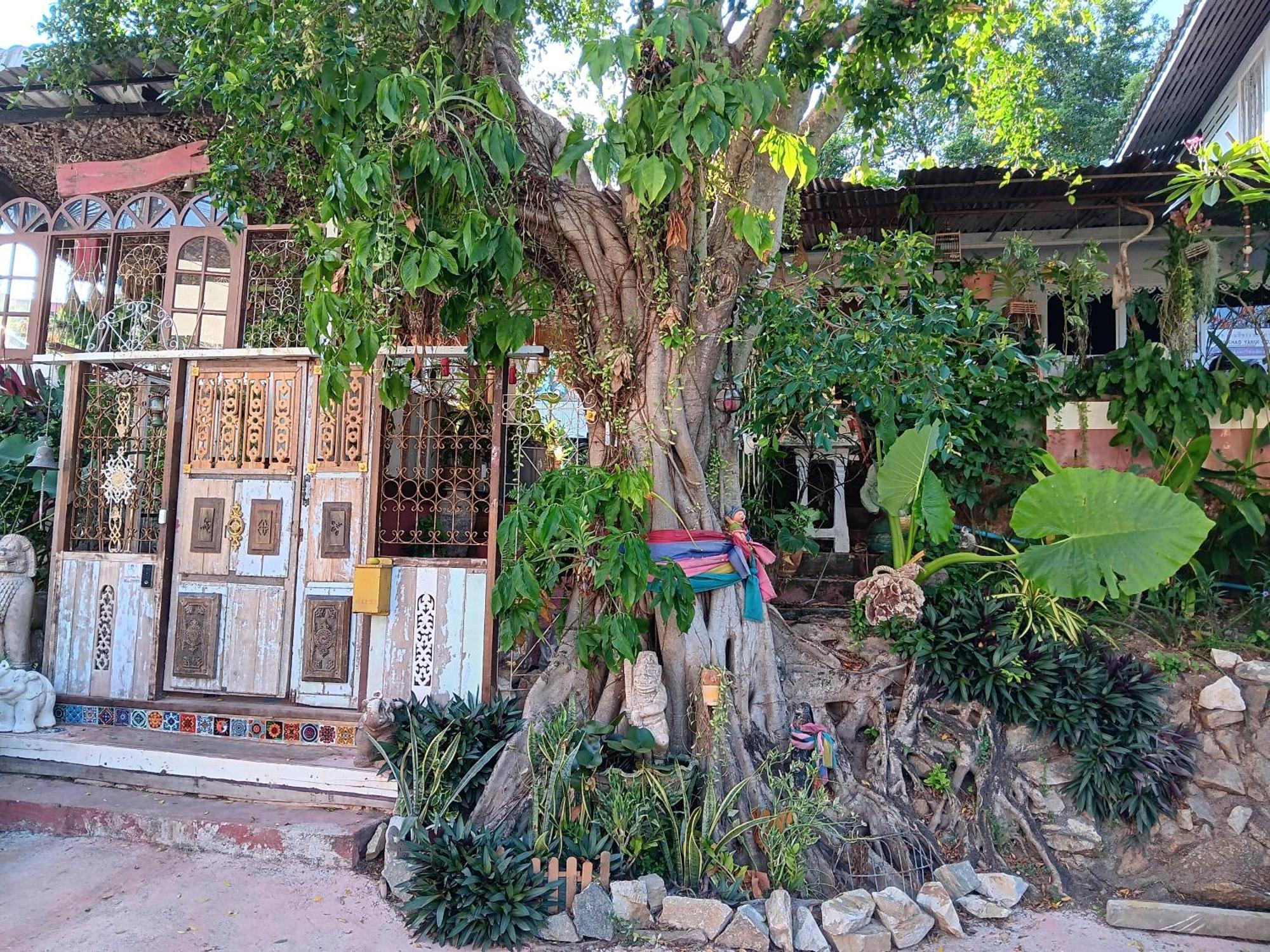 Baan Sikhao Yanui Guest house *