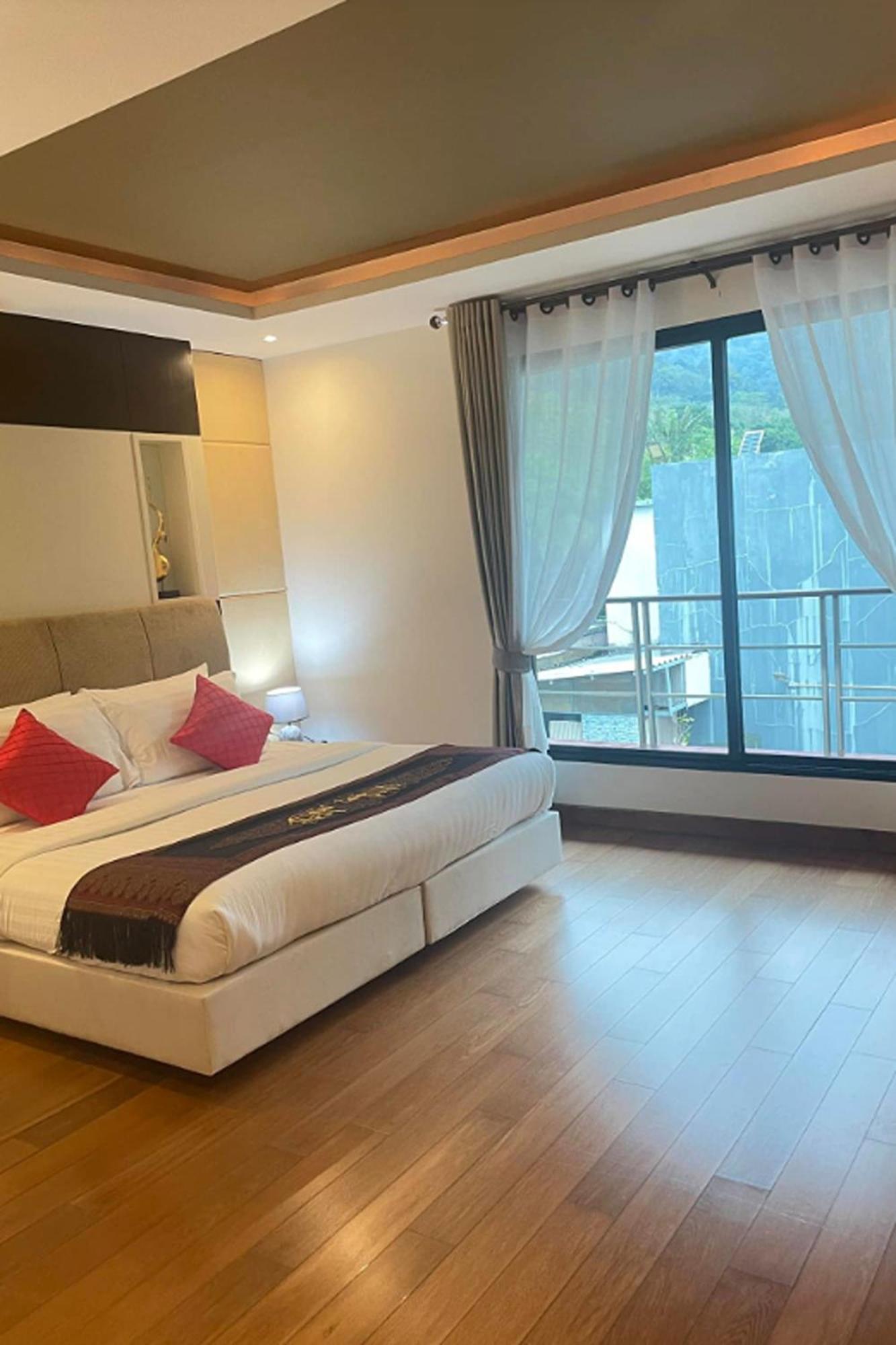 Hill * Kamala Beach