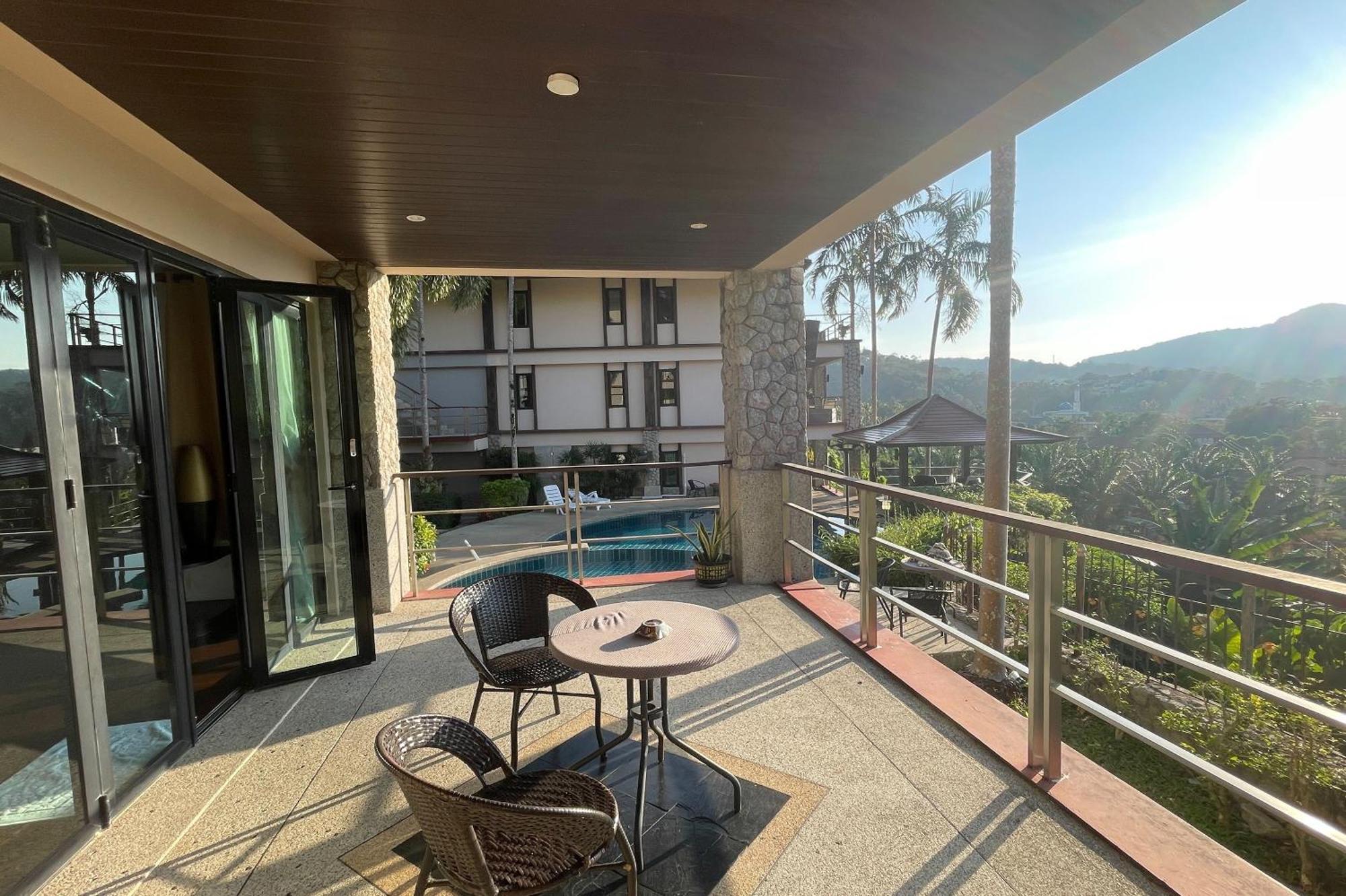 Hill Kamala Beach