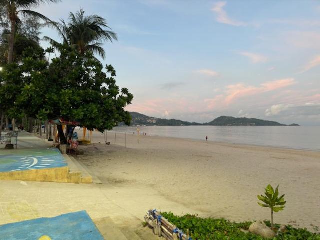 Beachside Luxury Condo: Smart Living With Ocean Proximity Apartment *