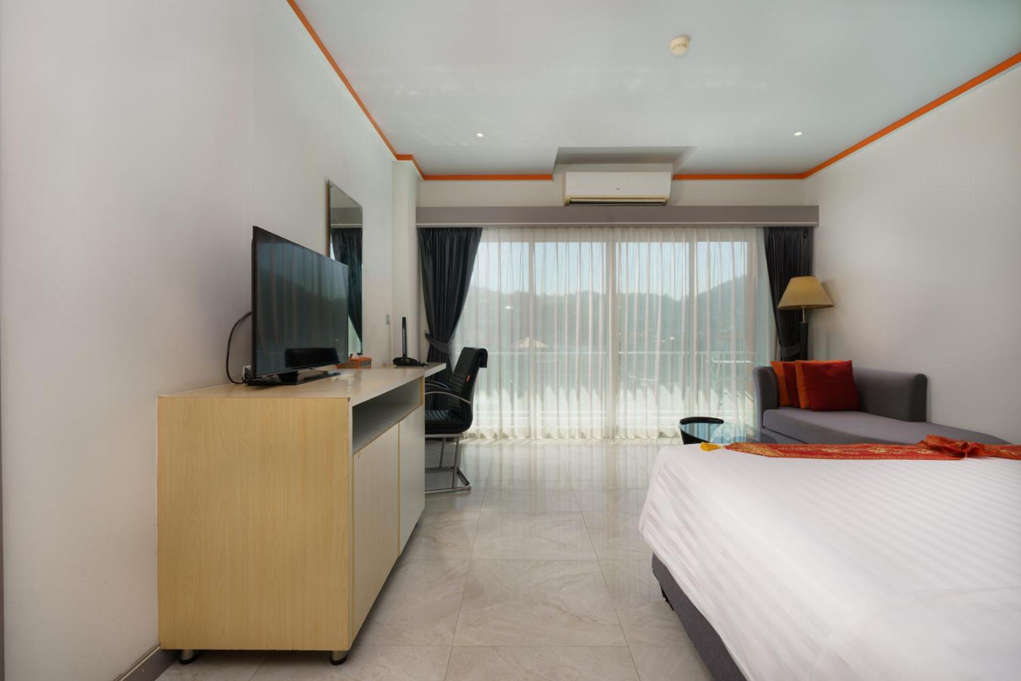 Hotel Chabana Kamala Beach