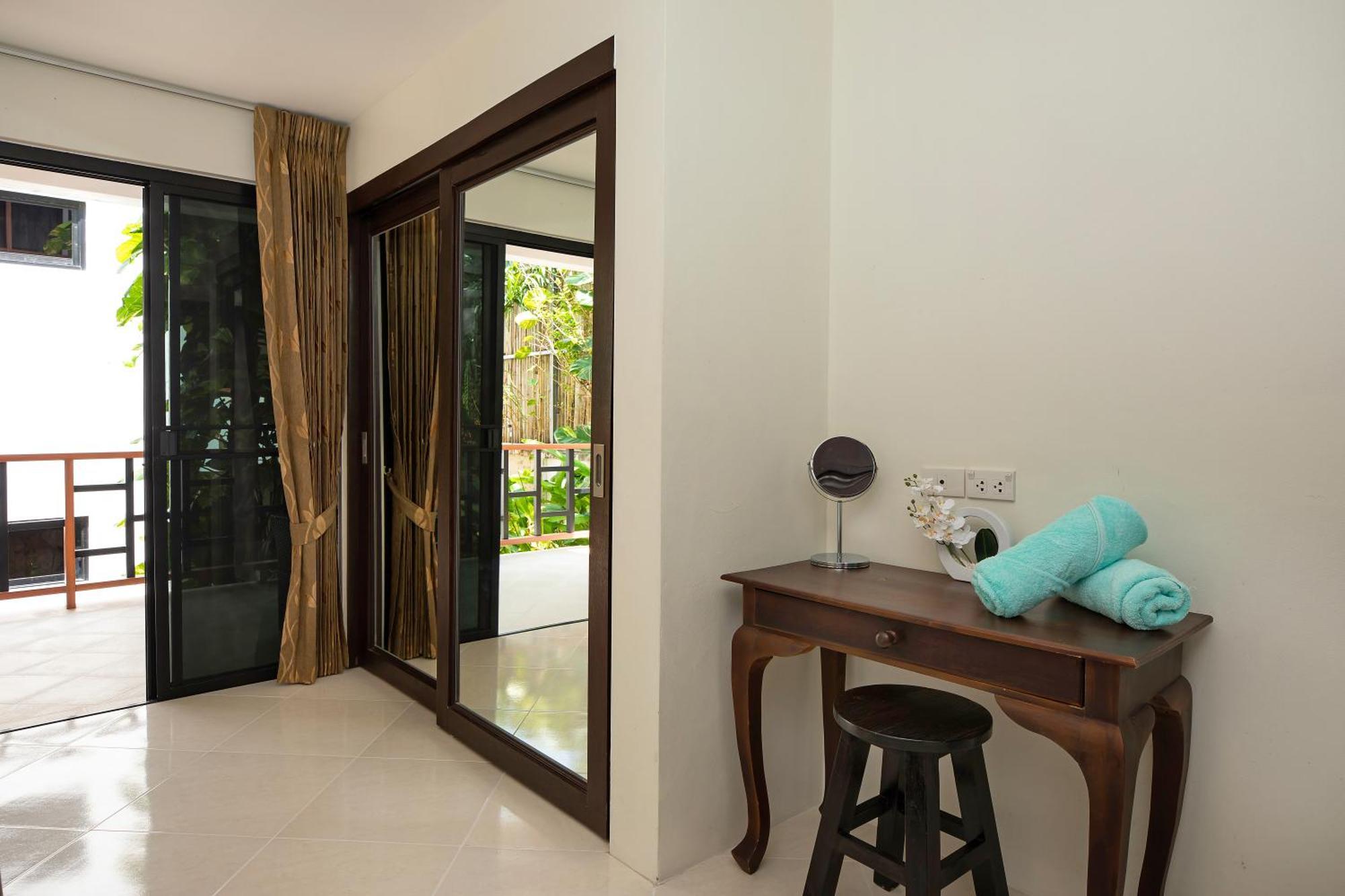 Hotel Baan Chom View - Sha Kamala Beach