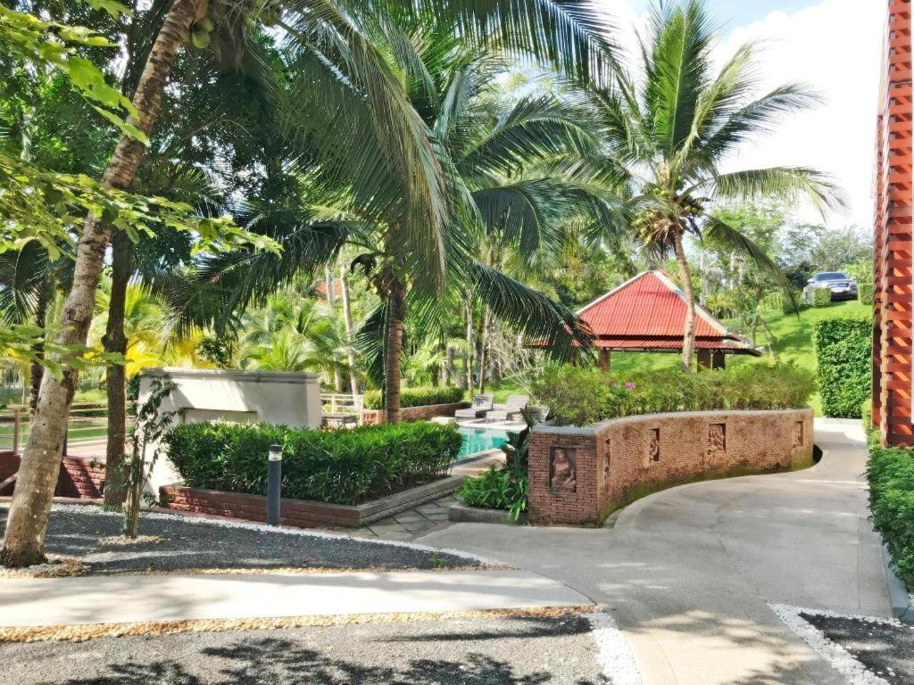 Royal Lee And Resort 3*