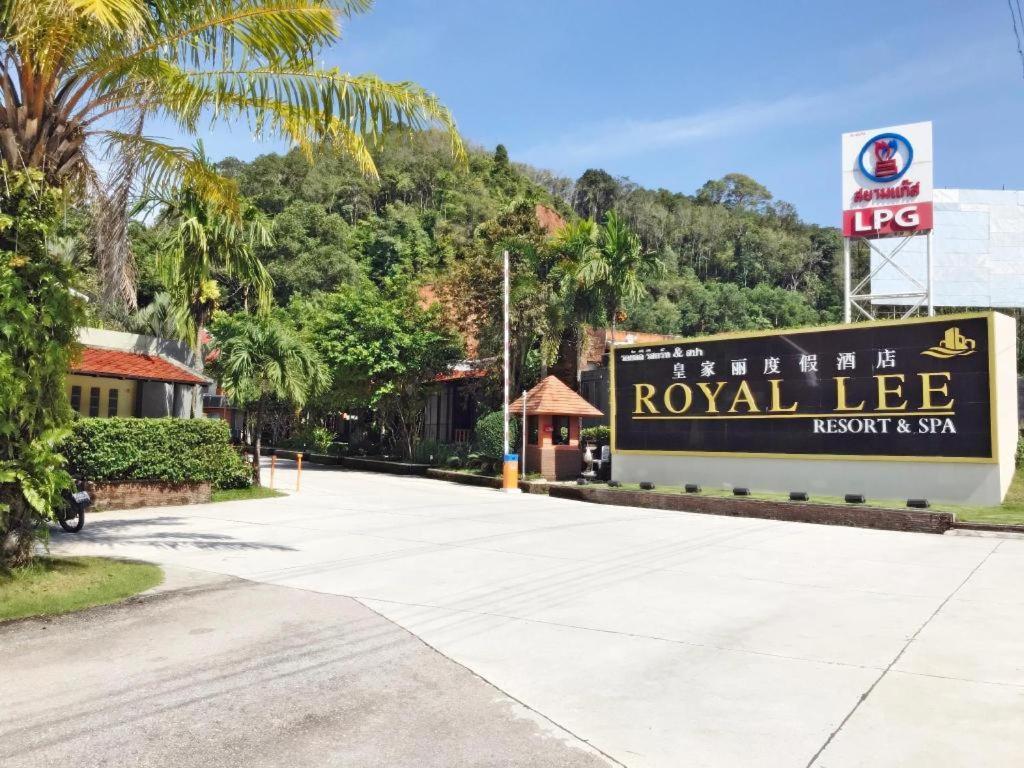 Royal Lee And 3* Nai Yang