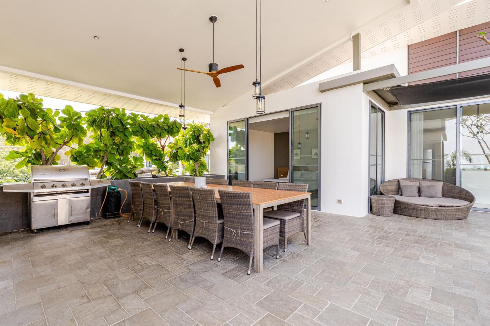 Casabay Luxury Pool By