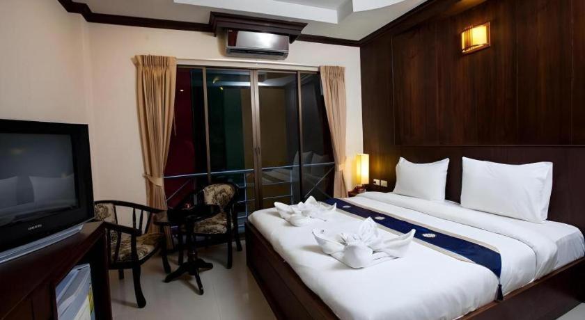Triple Rund Place Hotel 2*