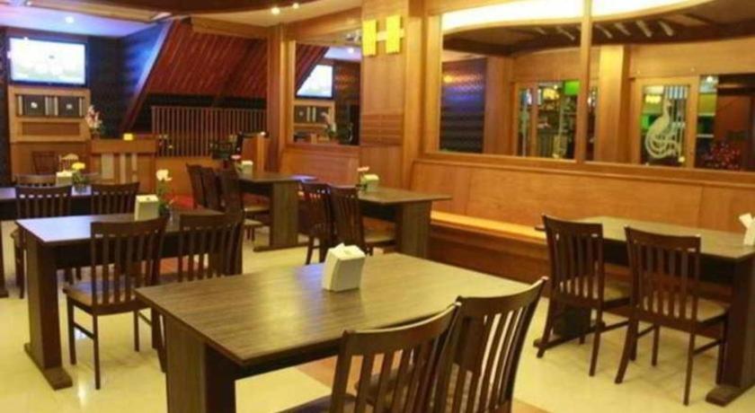Triple Rund Place Hotel