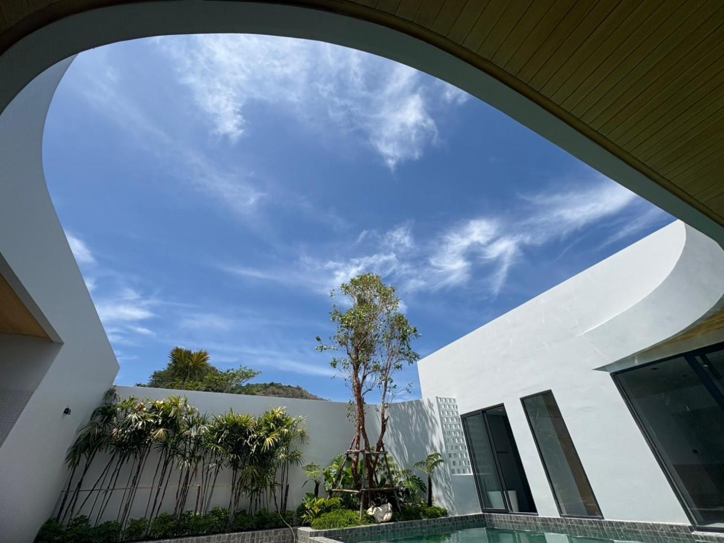 Mandla Villas Collection, White Anda Naiharn Villa