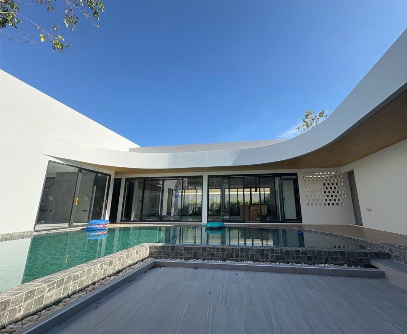 Mandla Villas Collection, White Anda Naiharn