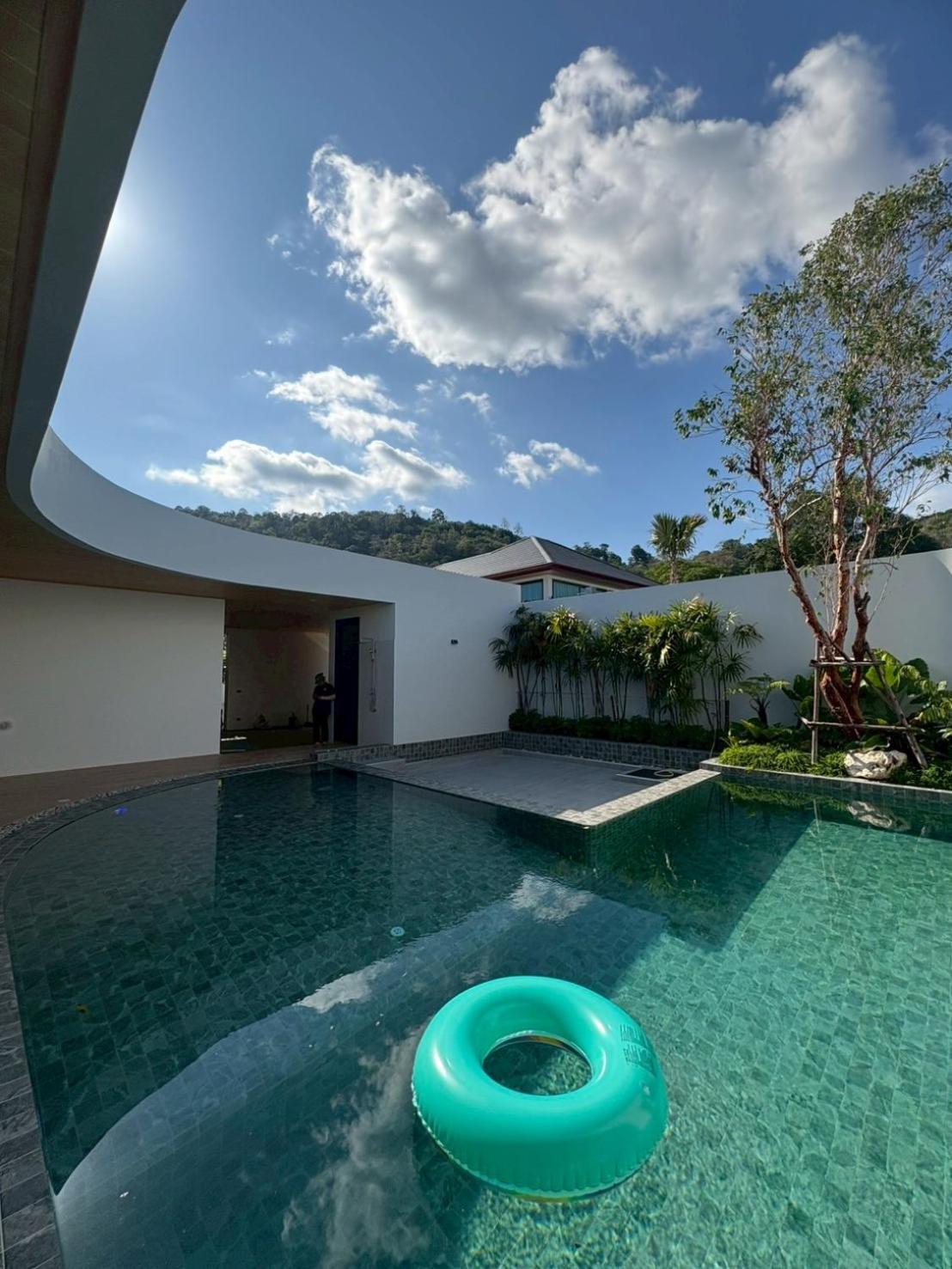 Villa Mandla Collection, White Anda Naiharn