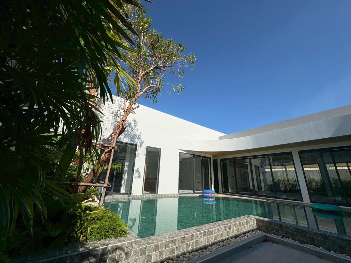 Mandla Collection, White Anda Naiharn Villa Rawai