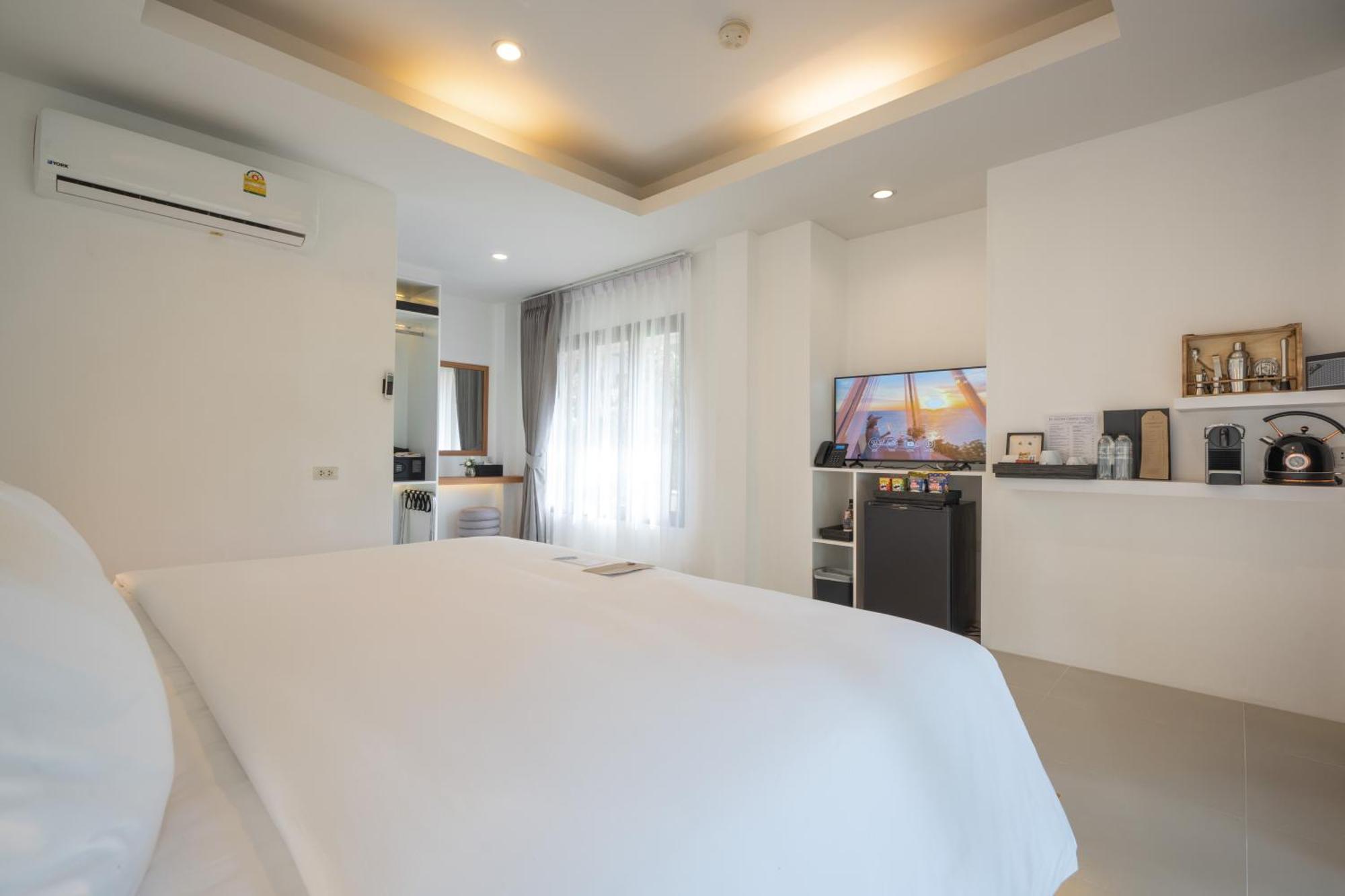 Anona Sunset Boutique Ban Karon
