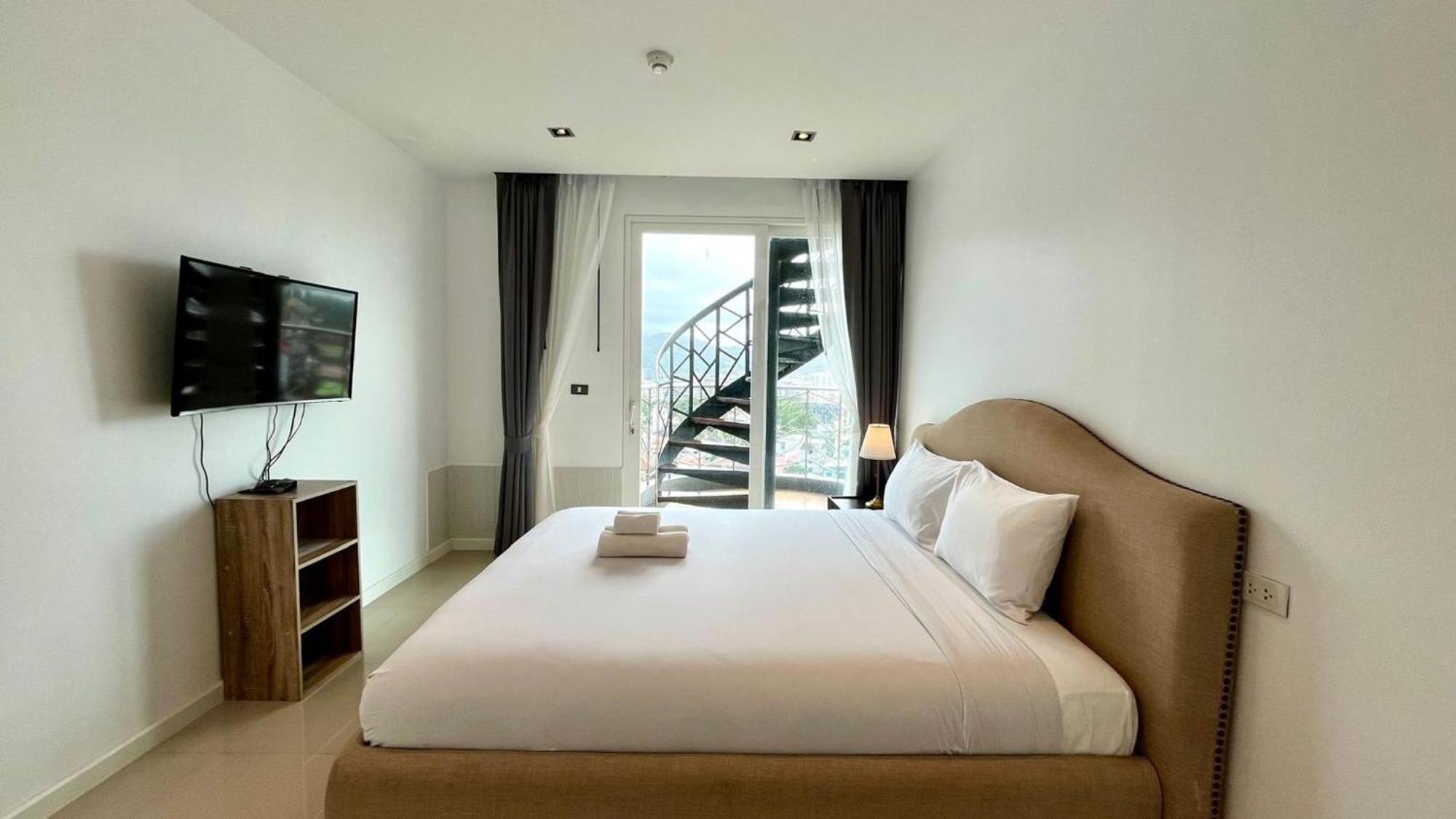 The Oh-so-sexy Triple Penthouse - Rare 35br 188m2 *