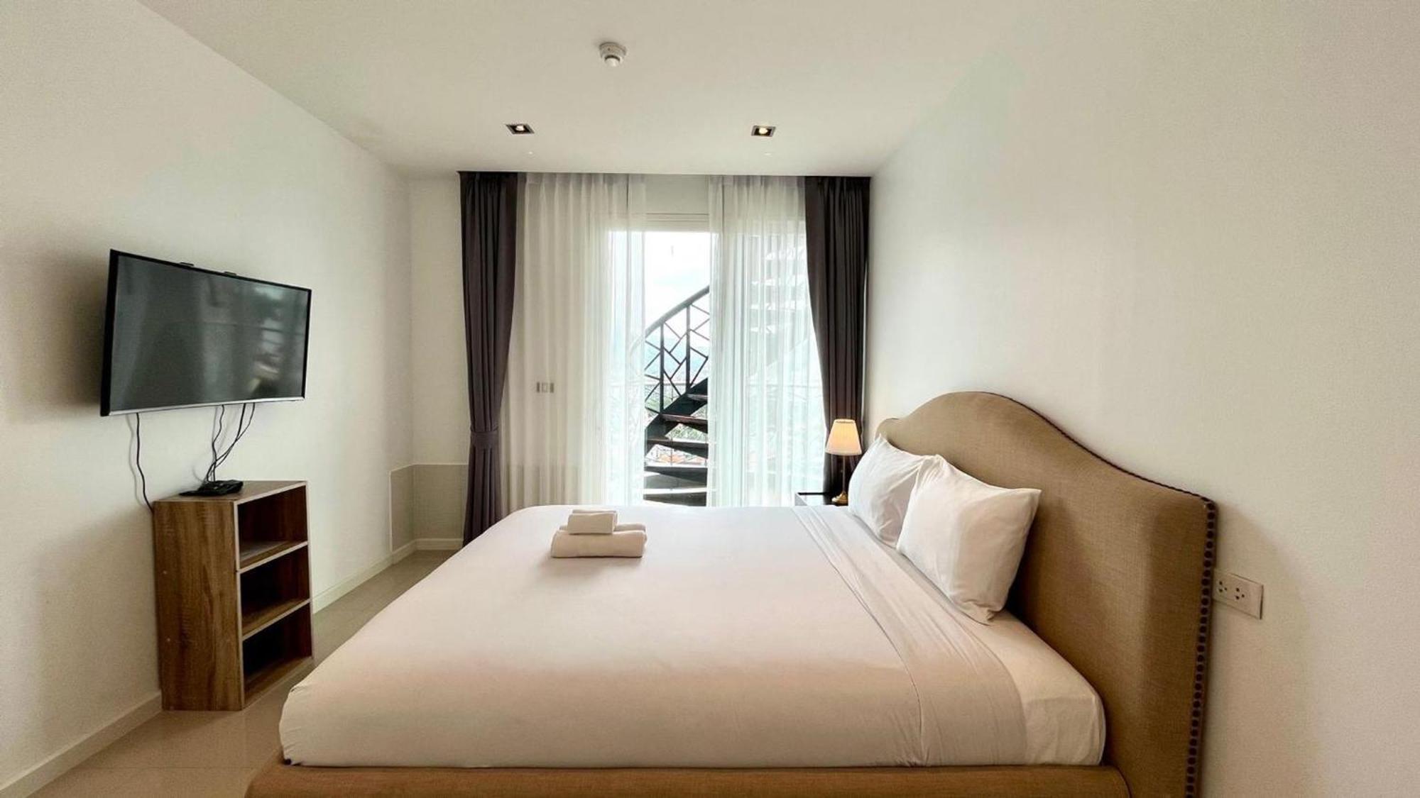 The Oh-so-sexy Triple Penthouse - Rare 35br 188m2 Patong