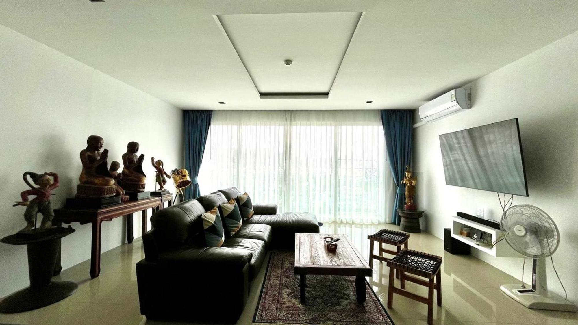 The Oh-so-sexy Triple Penthouse - Rare 35br 188m2