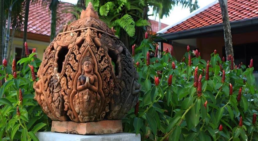 Royal Lee And Resort 3*
